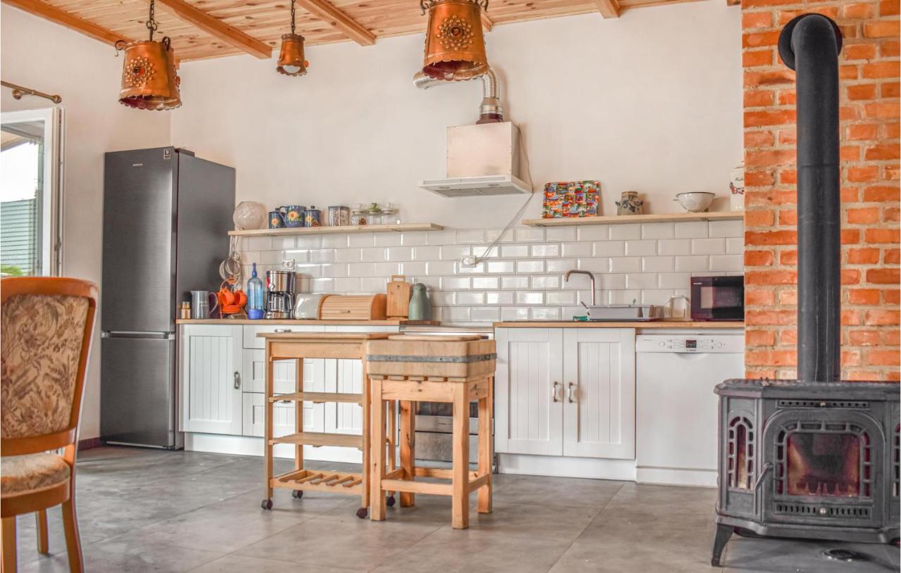 Nice Home In Nowe Warpno With Kitchen Exterior foto